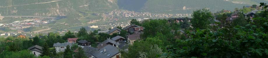 Chalet Franz: Aussicht auf das Dorf Mollens und Sierre (im Tal) im Frühling