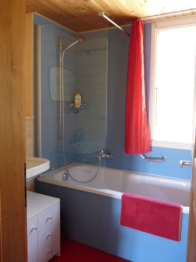 Lavabo im Badezimmer im zweiten Stock