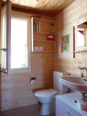 WC mit Lavabo im 1. Stock