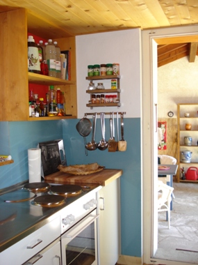 K&uuml;che mit Ausgang zum gedeckten Gartensitzplatz