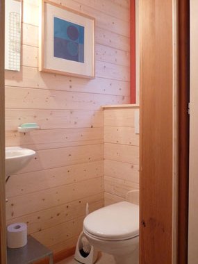 WC mit Lavabo im Erdgeschoss