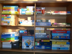 Blick in den Spieleschrank